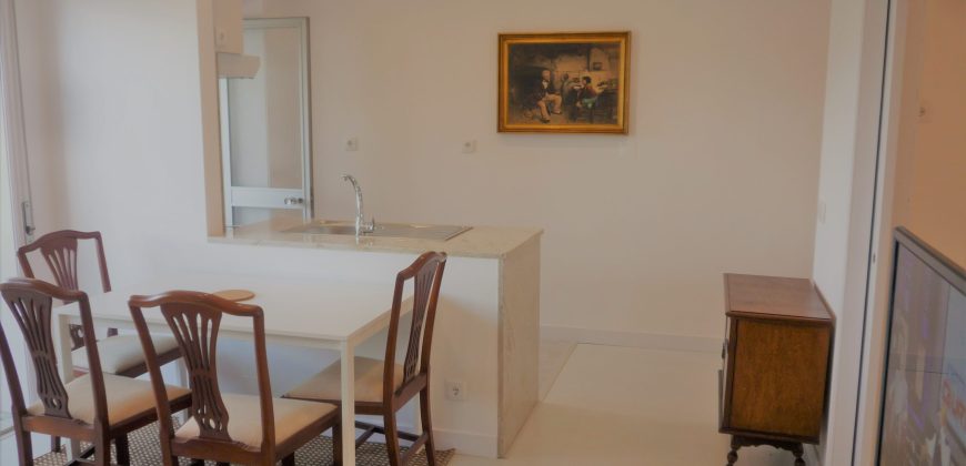 Descubra o Seu Novo Lar: Apartamento T0/T1 na Rua de Pinto Bessa, Porto