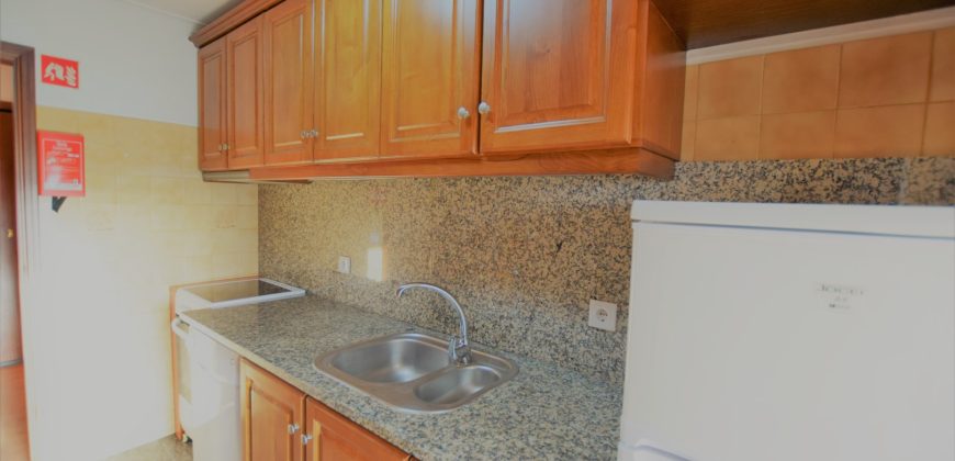 Apartamento T1 Mobilado com Varanda