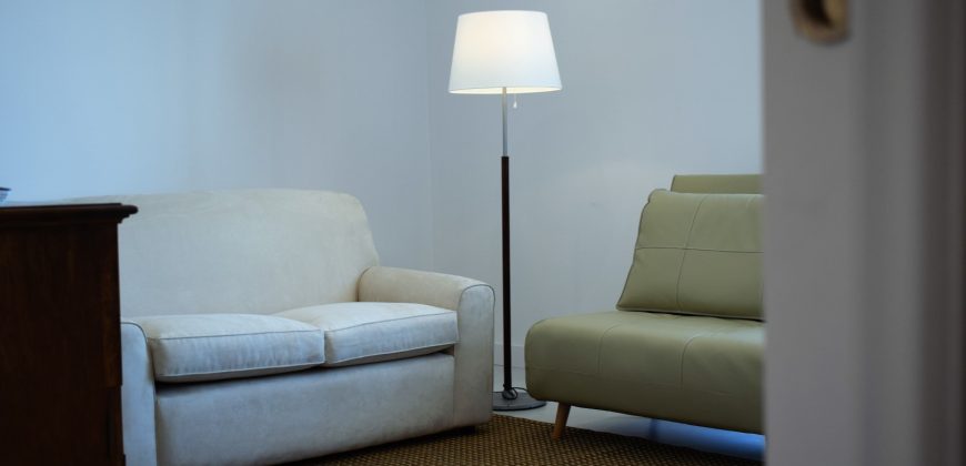 Descubra o Seu Novo Lar: Apartamento T0/T1 na Rua de Pinto Bessa, Porto