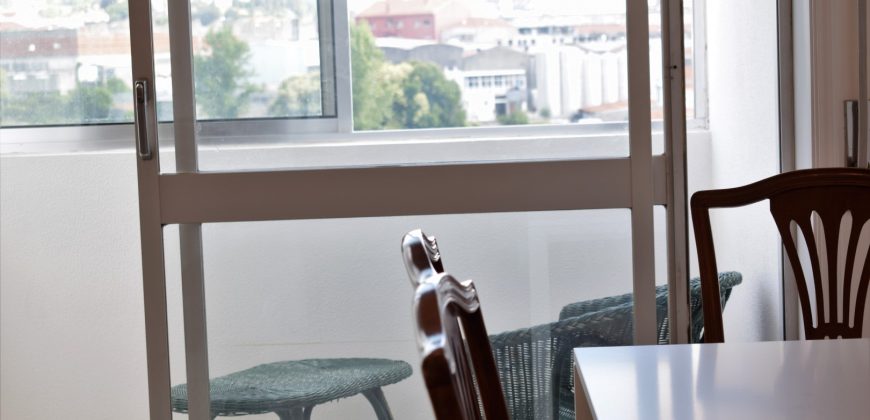 Descubra o Seu Novo Lar: Apartamento T0/T1 na Rua de Pinto Bessa, Porto