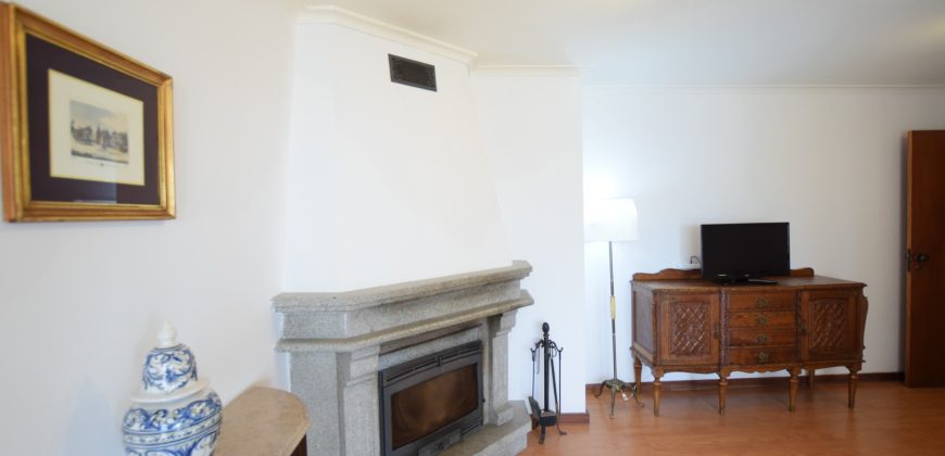 Apartamento T1 Mobilado com Varanda