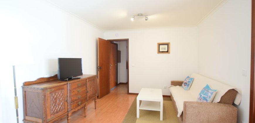 Apartamento T1 Mobilado com Varanda